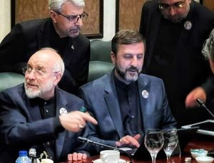 ABD ile masaya oturan İran heyetinden ilk fotoğraf