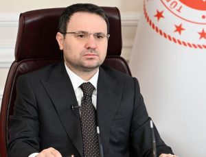 Bakan Akın Gürlek’i taşıyan uçak Diyarbakır’a inemedi