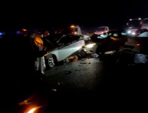 Bayram dönüşü trafiğinde zincirleme kaza: 5 araç birbirine girdi