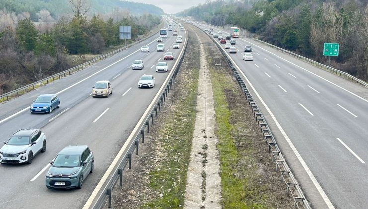 Bayram tatili dönüşünde Bolu’da trafikte hafif yoğunluk