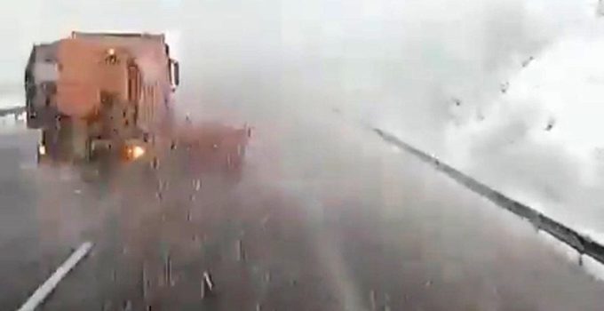 Bolu geçişinde yoğun kar yağışı etkili oldu