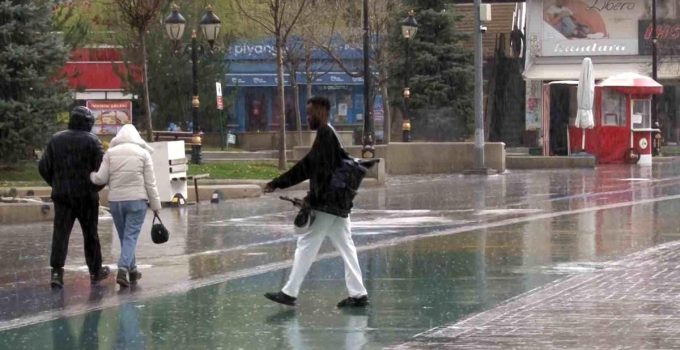 Bolu’da sağanak yağış etkili oldu