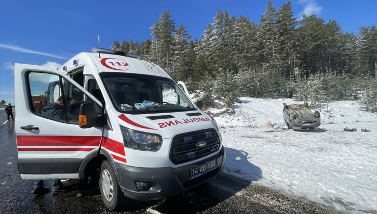 Bolu’da takla atan hafif ticari araçtaki 3 kişi yaralandı