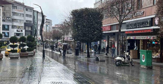 Bolu’da yağmur ve fırtına etkili oldu