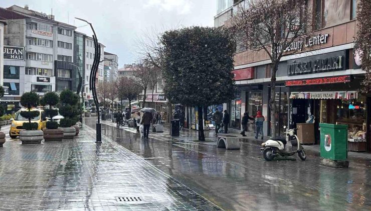 Bolu’da yağmur ve fırtına etkili oldu