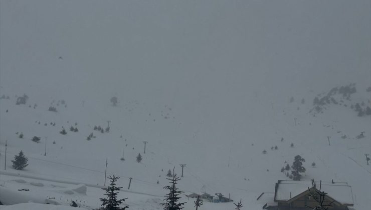 Bolu’nun yüksek kesimlerinde kar yağışı etkili oluyor