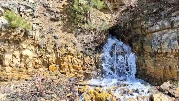 Depremde kuruyan su kaynağı yeniden akmaya başladı