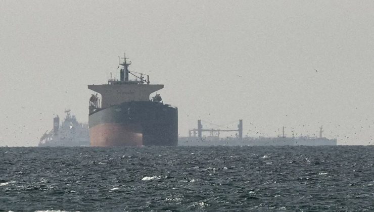 Devrim Muhafızları, Hürmüz Boğazı’nda İsrail gemisini vurdu