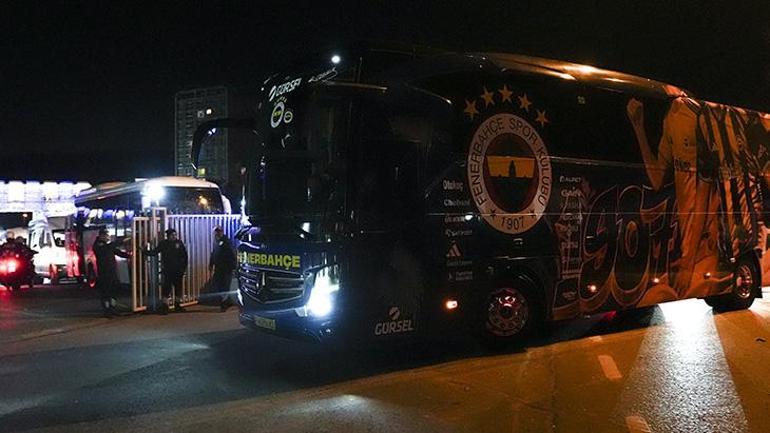 Fenerbahçe taraftarı Samandırayı bastı Yönetim istifa sesleri