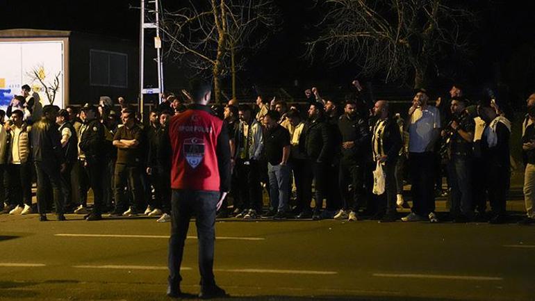 Fenerbahçe taraftarı Samandırayı bastı Yönetim istifa sesleri