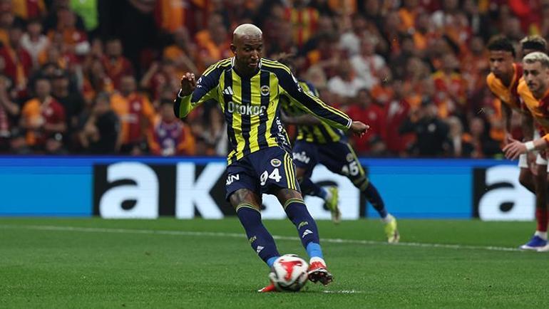 Galatasaray - Fenerbahçe derbisinde penaltı kararı Ardından yaşanan dramatik an