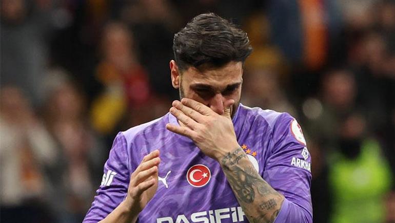 Galatasaray taraftarı büyük tepki gösterdi Günay Güvenç maç sonu gözyaşlarını tutamadı