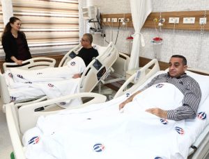 Hasta, doktoruna böbreğini verdi