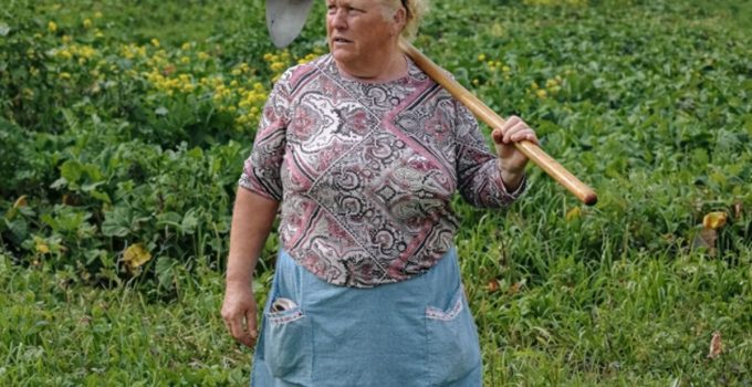İspanya’da tarlada çalışan kadın Trump’a benzerliğiyle gündem oldu