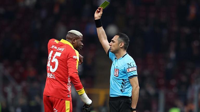 Osimhen maç sonu çılgına döndü Takım arkadaşları bile sakinleştiremedi