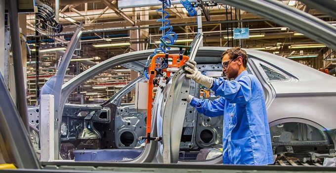 Otomotiv devinden radikal karar! Yeni otomobil için en ucuz 2 modeli kaldırdı