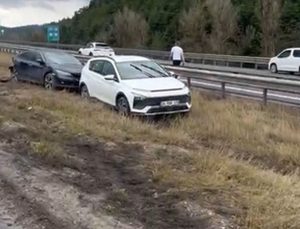 Otoyolda 10 araç zincirleme kazaya karıştı; 6 yaralı