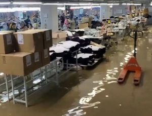 Şanlıurfa’da sağanak nedeniyle tekstil fabrikasını su bastı; işçiler tahliye edildi