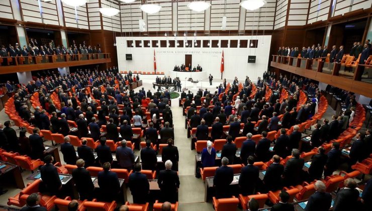 Sosyal medya ve doğum izni düzenlemelerini içeren kanun teklifi TBMM’de kabul edildi