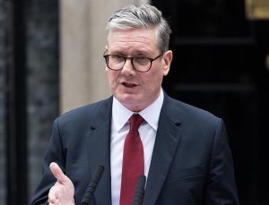 Starmer’den sosyal medya platformlarına çağrı: Çocukları internette güvende tutmak için ne gerekiyorsa yapacağım