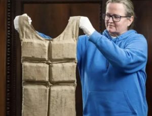 Titanik kazasından kurtulan yolcunun can yeleği yaklaşık 906 bin dolara satıldı