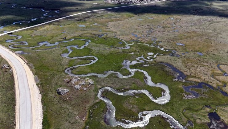 Yaylada süzülerek suyla dolan mendereslerin güzelliği
