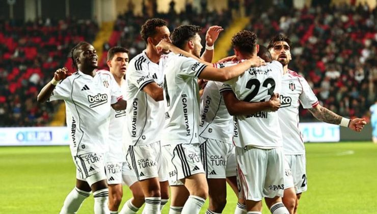 ‘Ben hayatımda böylesini yaşamadım’ Nihat Kahveci, Beşiktaş’ın yıldızını yerden yere vurdu