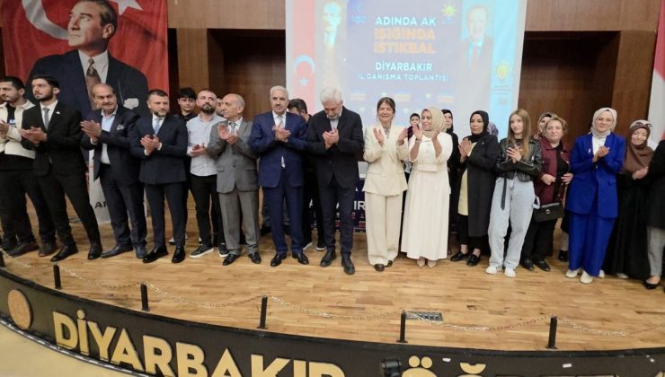 CHP ve YRP’den ayrılan 100 kişi AK Parti’ye katıldı