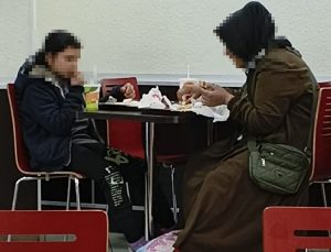 Hamburger zincirindeki ayrımcılık için harekete geçildi
