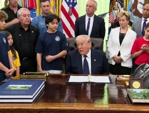 Trump’tan yanındaki çocuklara "İran" mesajı