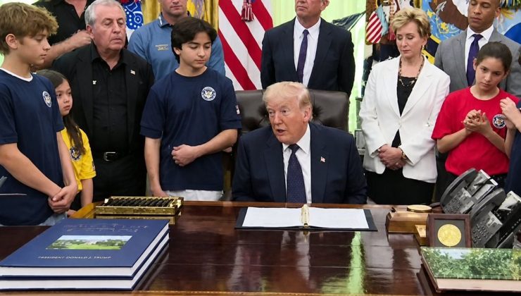 Trump’tan yanındaki çocuklara "İran" mesajı