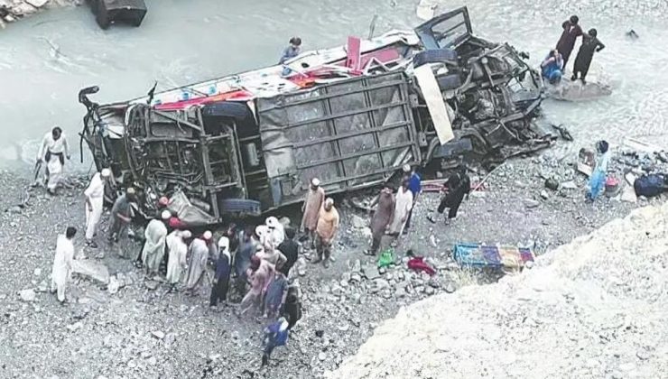 Yolcu otobüsü şarampole yuvarlandı! 4 kişi öldü, 26 kişi yaralandı