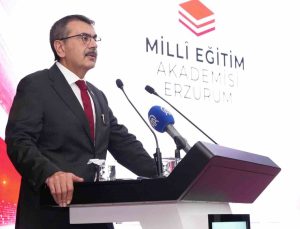 Bakan Tekin: “Hayatın çok hızlı değiştiği bir dönemi yaşıyoruz”