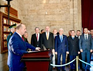 19 Ekim Muhtarlar Günü’nde Ankara Valisi Canbolat Anıtkabir’de çelenk sundu