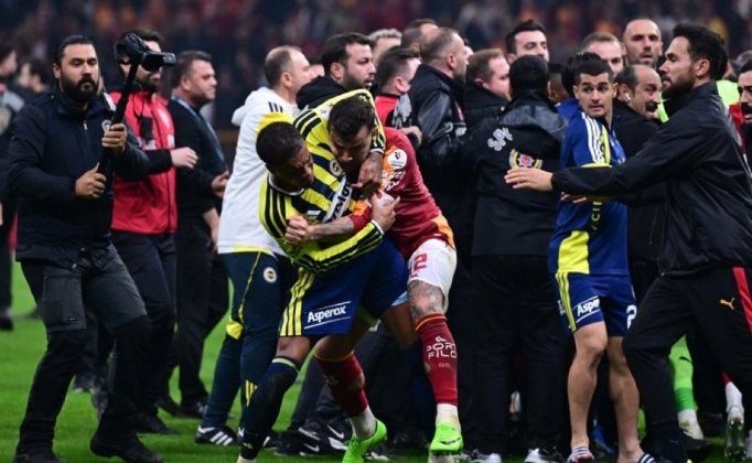 Abdülkerim Bardakcı’dan Archie Brown ile kavga sonrası açıklama!