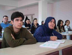 Adana’dan gelen kadın, 4. sınavda oğluyla aynı bölümü kazanıp Niğde’ye yerleşti