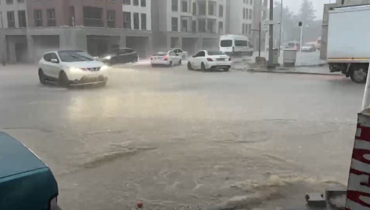 Adıyaman Besni’de sağanak sokakları göle çevirdi, köy yollarında taşkın oluştu