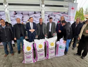 Afyonkarahisar Çay’da 200 üreticiye yüzde 50 hibeli 56 ton buğday tohumu dağıtıldı
