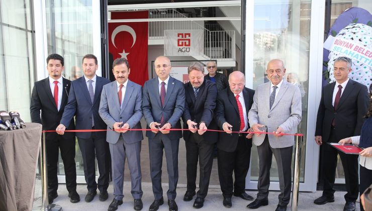 AGÜ’de Sümerbank’tan AGÜ’ye temalı sergi, Cumhuriyet’in 103. yılında açıldı