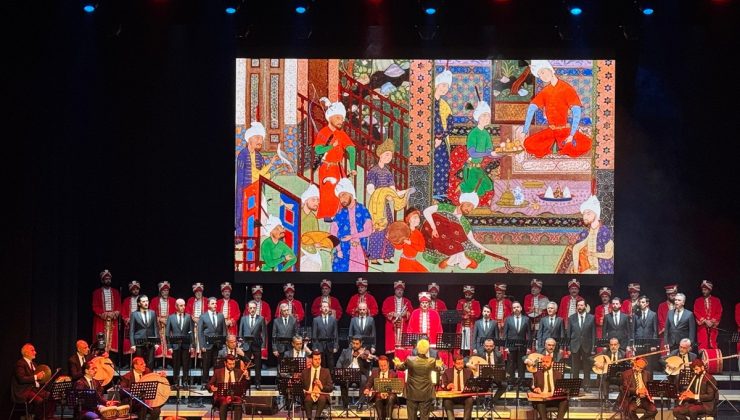 Ahmet Özhan ve İhsan Özer, AKM’de düzenlenen vefa konserinde buluştu