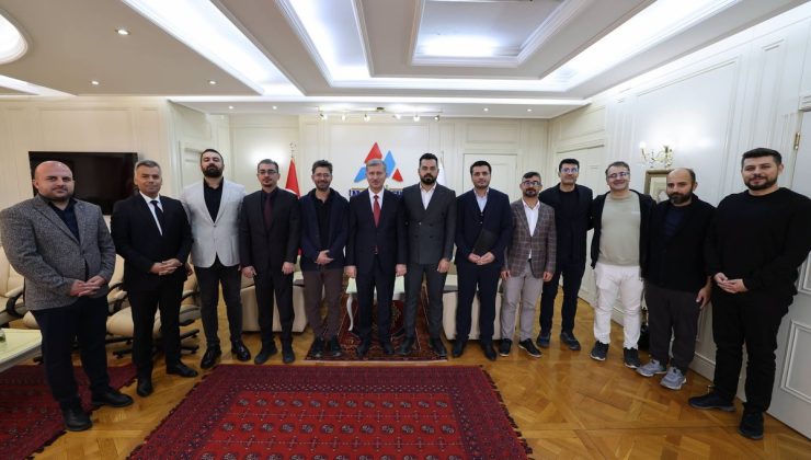AİÇÜ Rektörü Gülçin, sempozyum kuruluna ve sekretaryaya teşekkür belgesi verdi