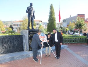 Amasya Taşova’da muhtarlar Muhtarlar Günü’nde Atatürk Anıtı’na çelenk bıraktı