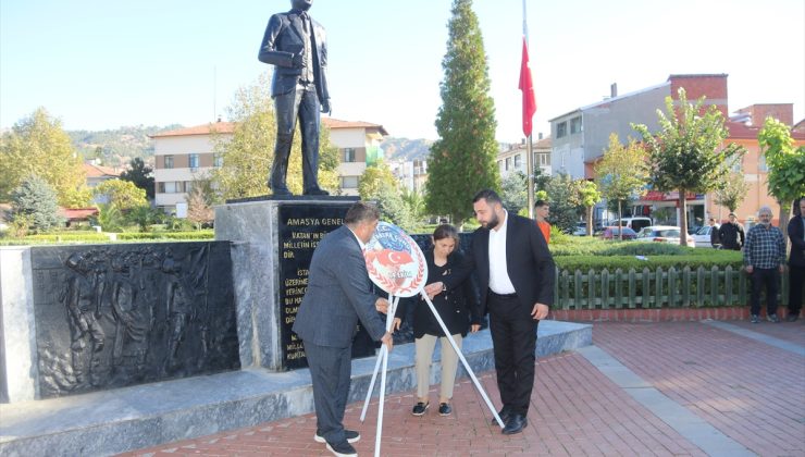 Amasya Taşova’da muhtarlar Muhtarlar Günü’nde Atatürk Anıtı’na çelenk bıraktı