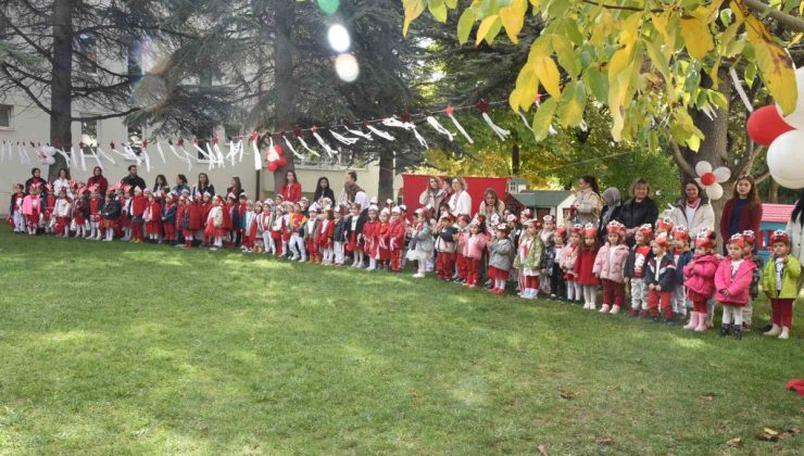Anadolu Üniversitesi kreşinde Cumhuriyet’in 103. yıl dönümü törenle kutlandı