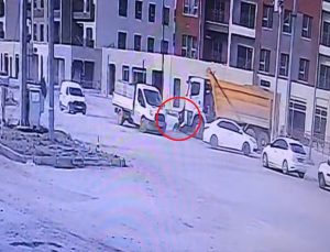 Antakya’da hafriyat kamyonuyla çarpışan motosikletin sürücüsü öldü, kaza görüntülendi