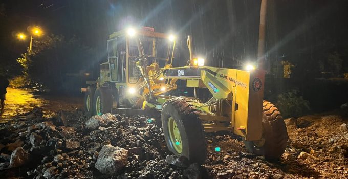 Antalya Demre’de dereler taştı, Çevreli ve Üçağız’da ev ve seraları su bastı