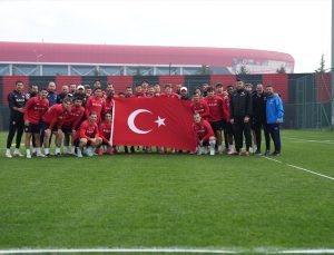 Arca Çorum FK, Erzurumspor maçı antrenmanında Cumhuriyet Bayramı’nı kutladı