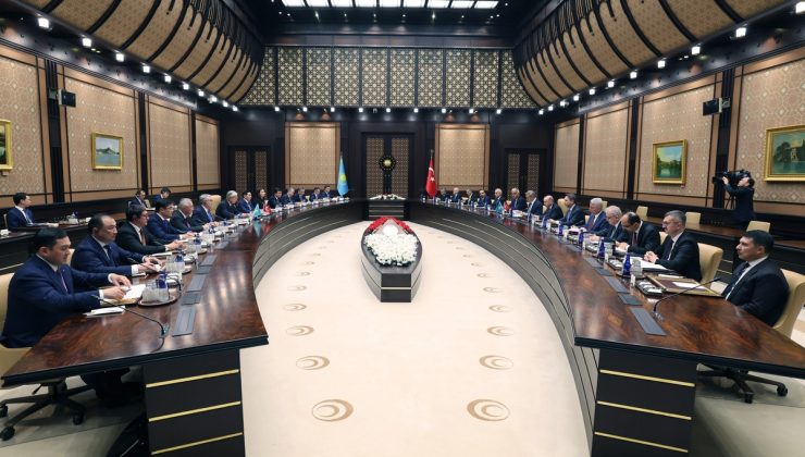 Bakan Bayraktar, Kazakistan Enerji Bakanı Akkenzhenov ile görüştü