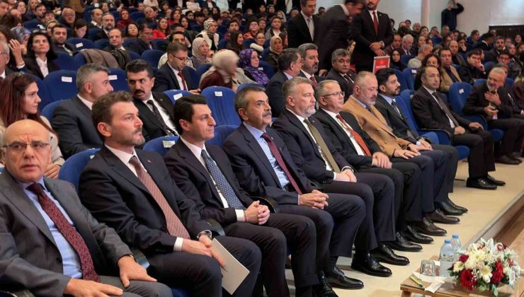 Bakan Tekin, yapay zeka destekli yeni EBA’yı 6 milyon aktif kullanıcıyla tanıttı