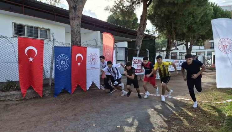 Balıkesir Burhaniye’de Cumhuriyet Kupası yarışları 400 metre koşusuyla yapıldı